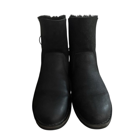 UGG Black Winter Boots with Fuzzy Lining - Picture 5 of 9